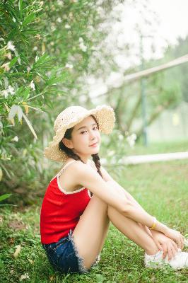 小保姆在厨房做饭