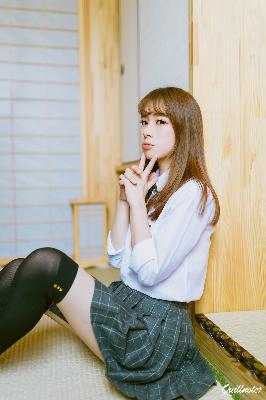 她在丈夫面前被耍了